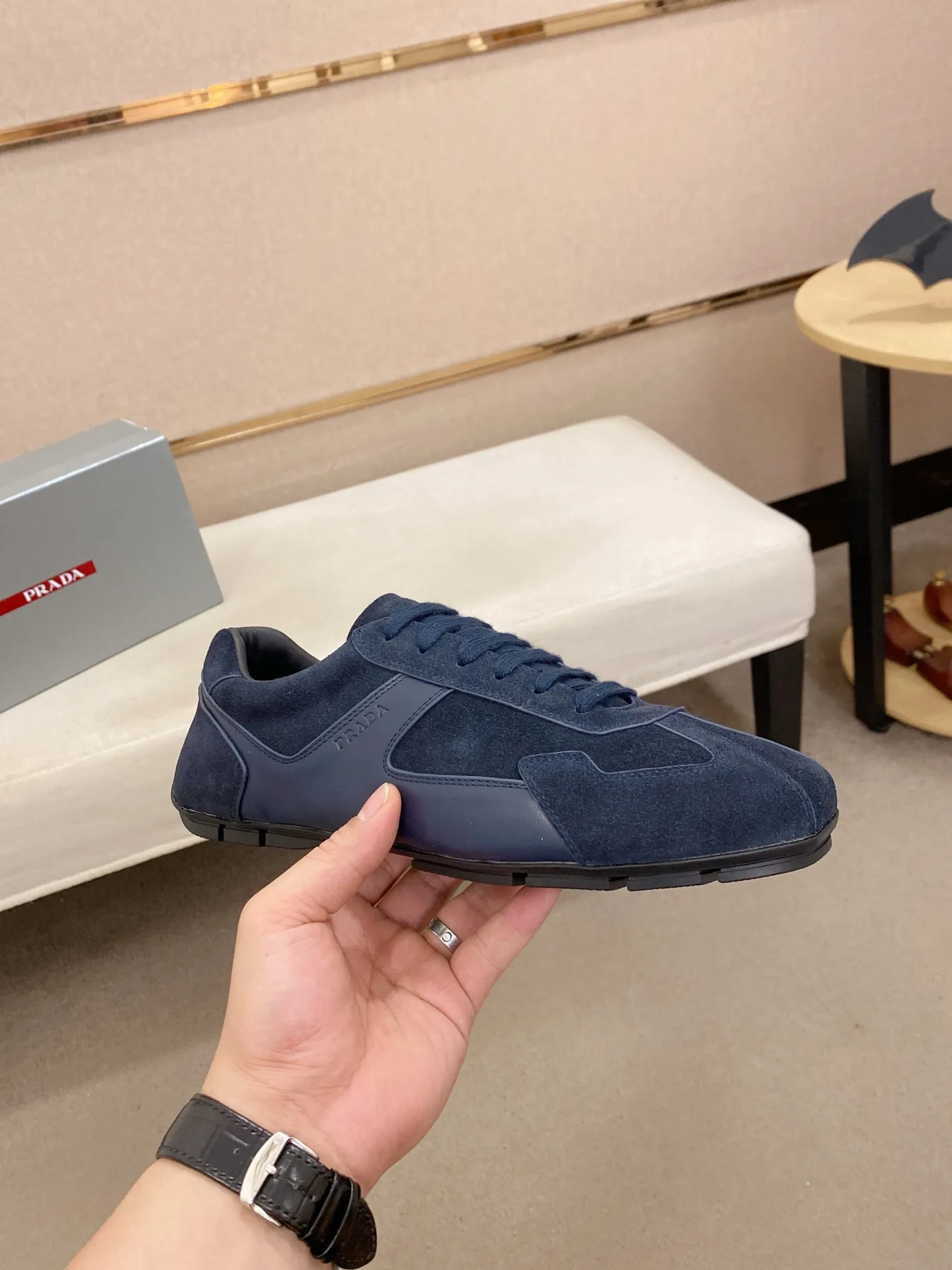 Men's shoes 💰 480💰 ✔️✔️✔️Top high version High-quality new PRADA (Prada) counters are launched at the same time. The new men's shoes and 😘fabrics are purely handmade in Niujing. Lining: Full cowhide lining. 👍🏿High-end☄️Open-molded non-slip rubber outsole, exquisite lines, simple and elegant, comfortable and high-end for leisure travel. Code number: 38-44. Can be customized45